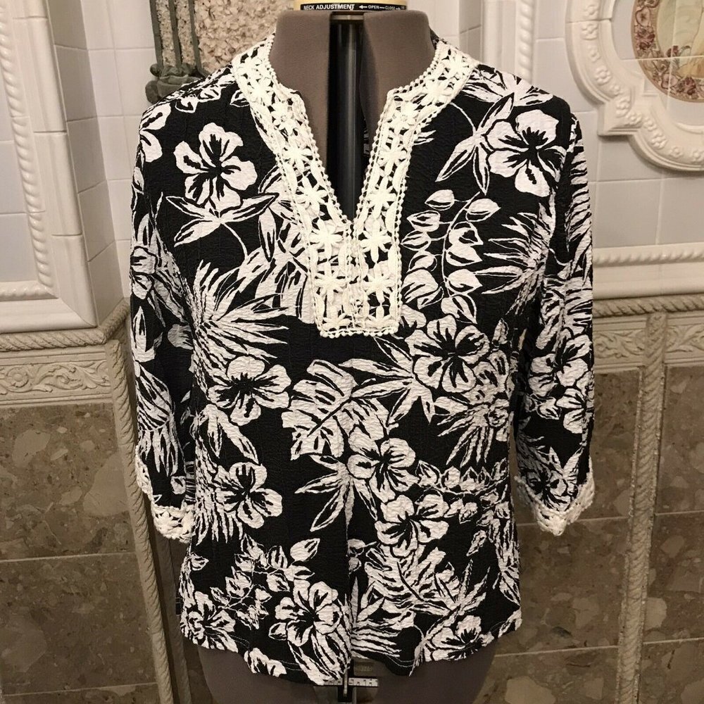 C.D. PETITES by Cathy Daniels Women's Top Crochet Edging PXL.  Crinkle.  B16